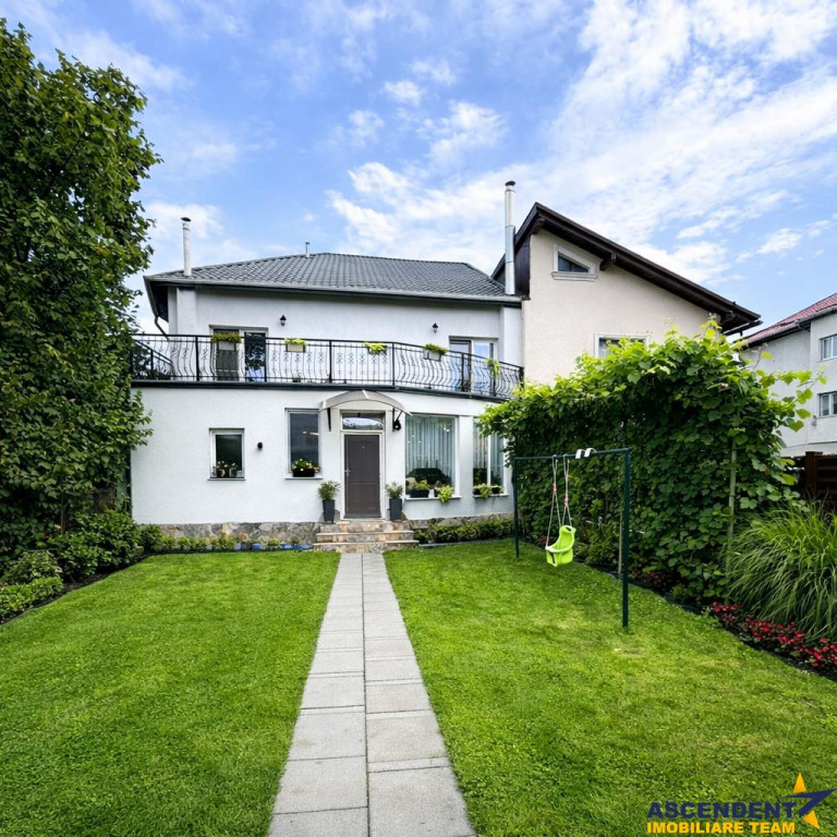 Casa in apreciabil potential,cu terase, curte,gradina echipa