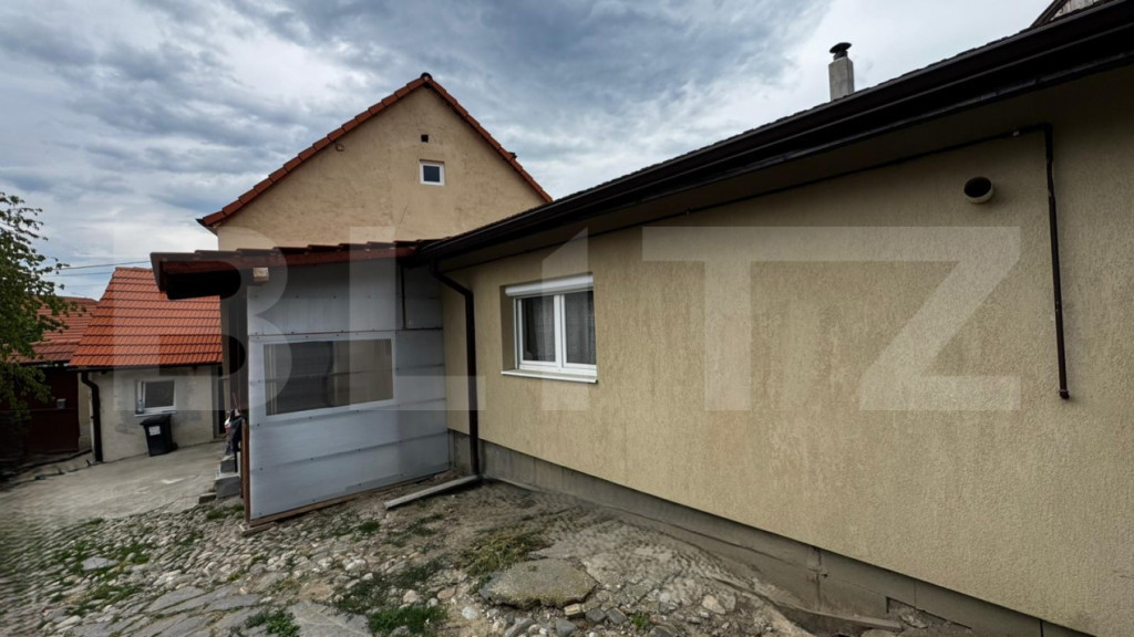Casă cu 3 camere, teren 1180 mp, în comuna Săsciori