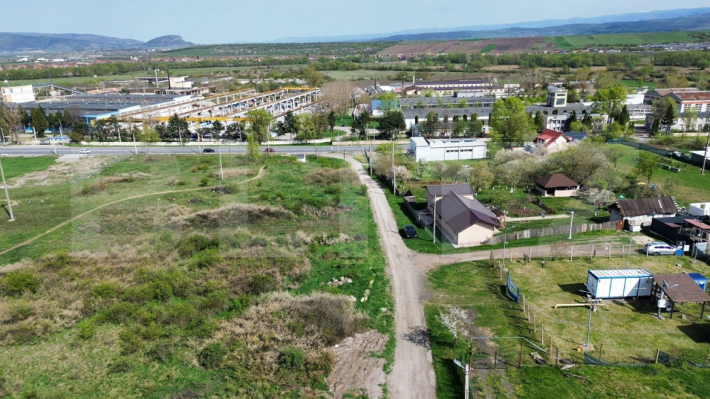 Teren extravilan de vanzare, 2.700 mp - zona Cristur