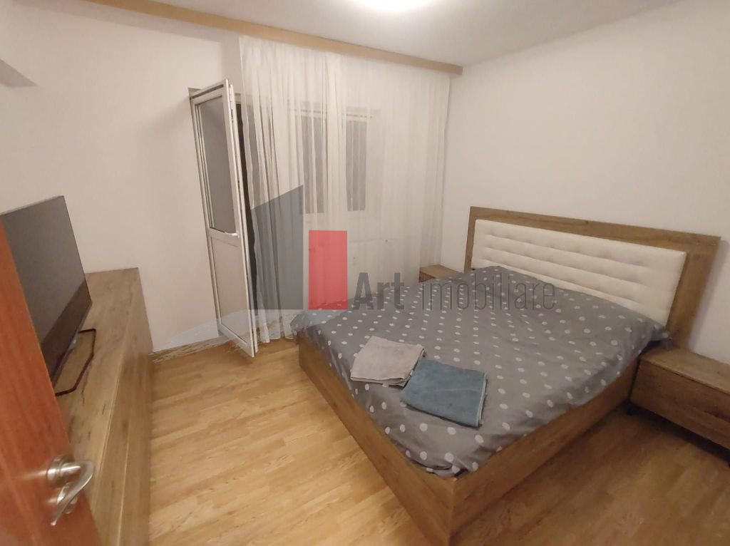Prima închiriere apartament decomandat 3 camere - Bd. La...