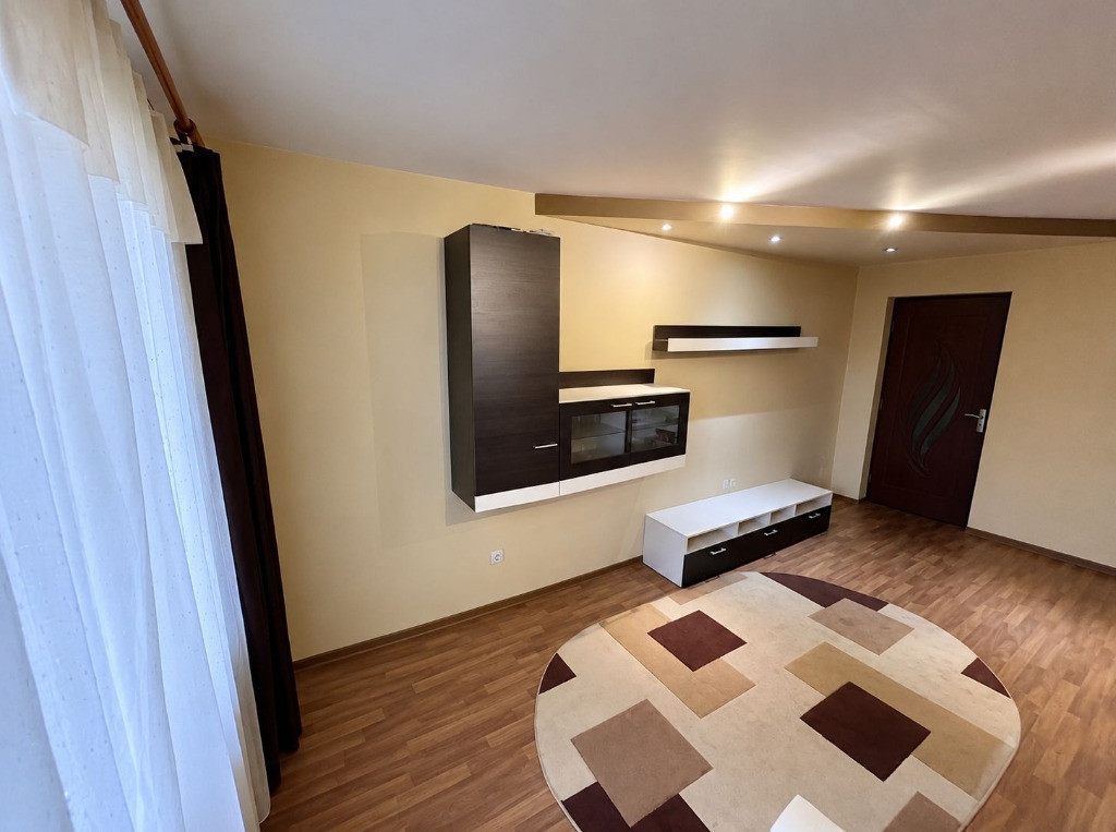 Apartament 3 camere, decomandat - zona Craiter