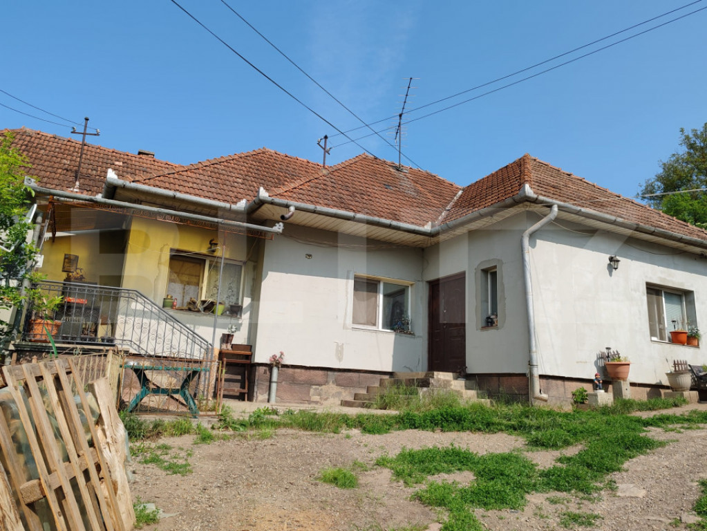Casa individuala si 5.500 mp de teren intravilan, loc. Sanpa