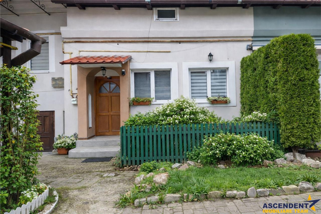 Apartament extins, trei unitati locative cu baie proprie, ce