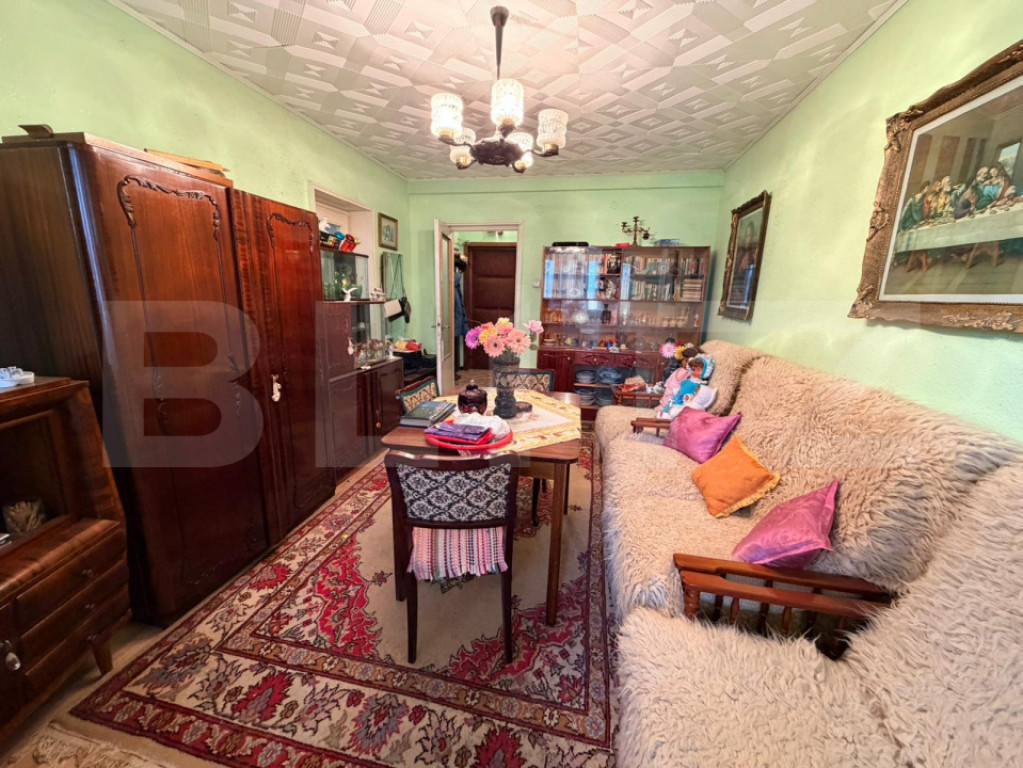 Apartament cu 2 camere, decomandat.