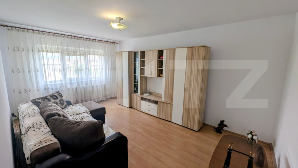 Apartament cu 2 camere, baie cu geam, etaj 3, zona Cetate