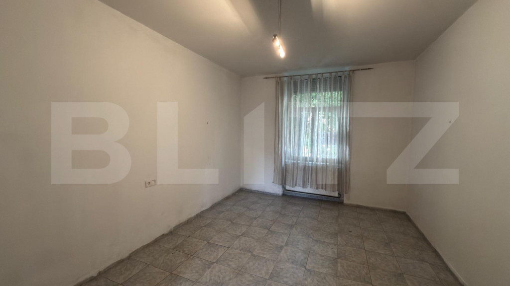 Apartament la casă, semicentral – locuință, birou sau c