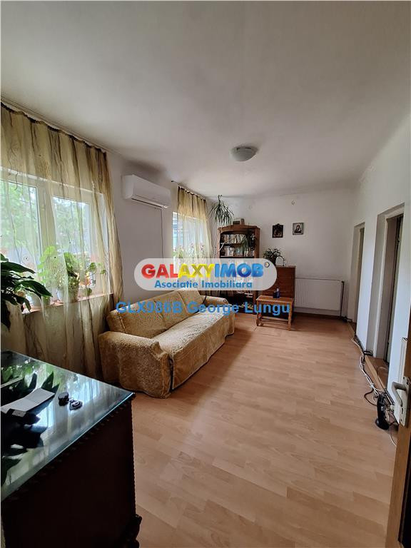 Casă / Vilă cocheta cu 3 camere - de vanzare - zona Bas...