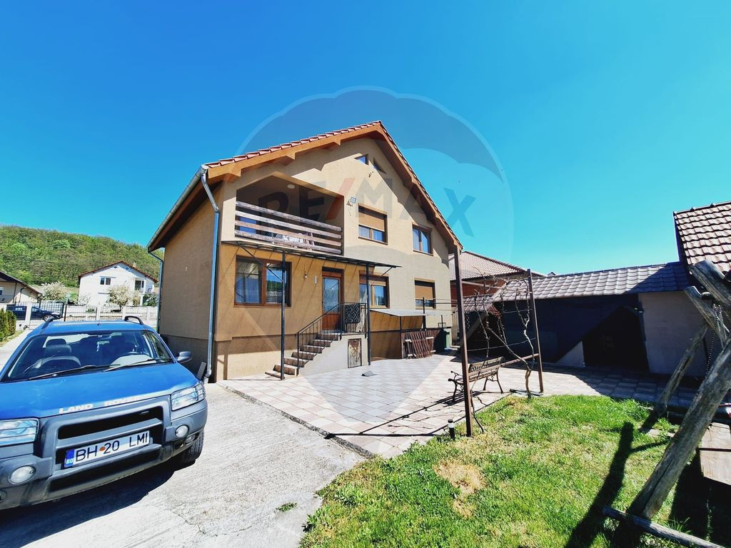 Casă / Vilă cu 5 camere de vânzare la 12-15 minute de ...