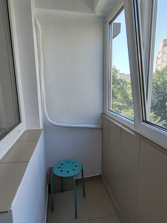 Dristor metrou etaj 4 semidecomandat