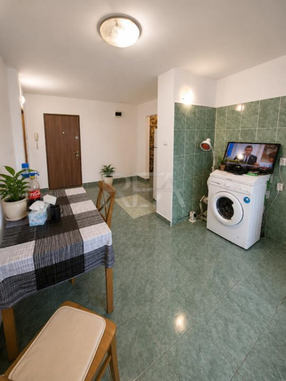 2 camere Barbu Văcărescu decomandat, et. 4, an 1992, 60 mp