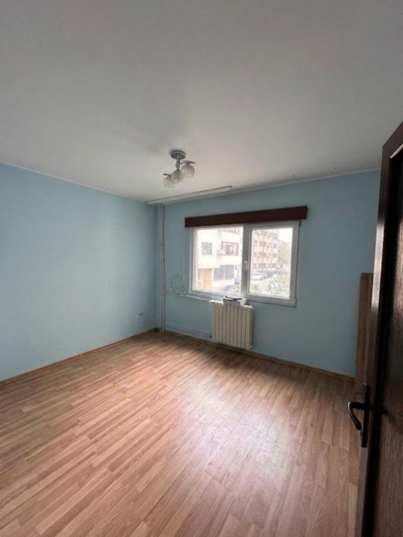 De vânzare apartament 3 camere, et 3/4, zona Inel1, Constan