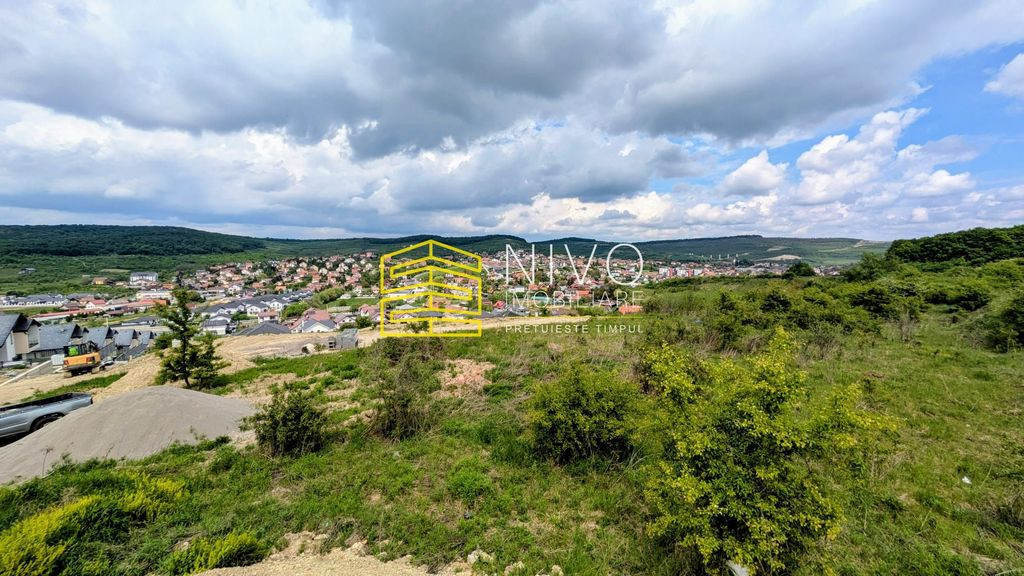 Teren intravilan cu panoramă – Livezeni – Str. Pâr?...