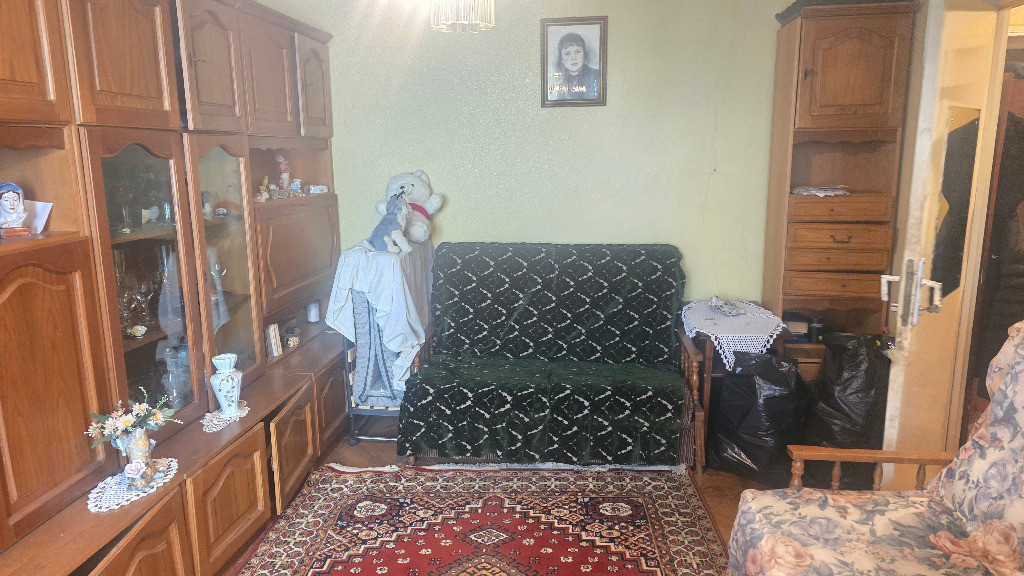Vand apartament 2 camere decomandat in Deva, pe Bld. Balcescu, etaj 1,