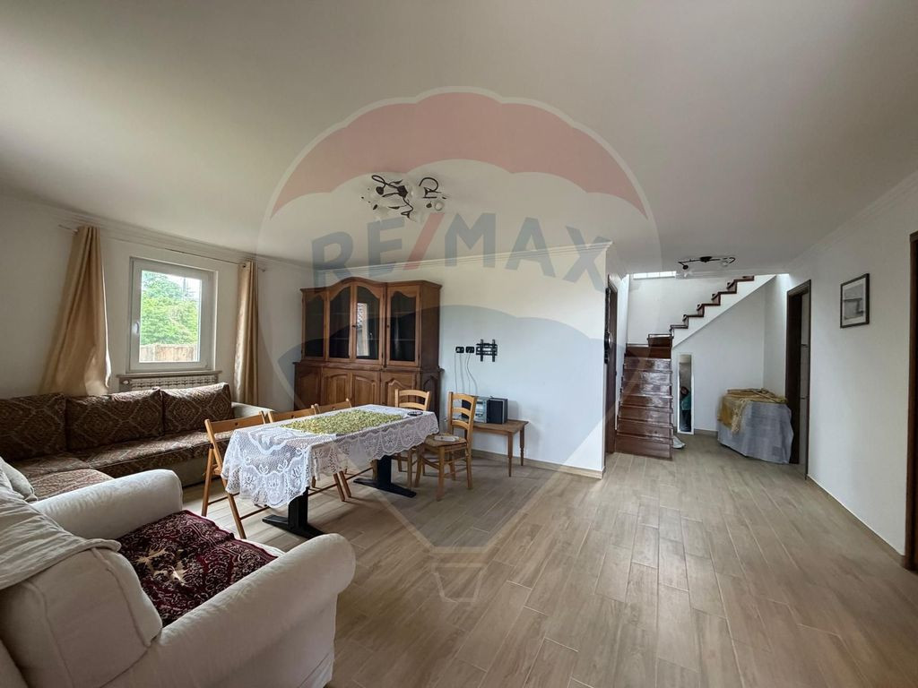 Casă cu 5 camere de vanzare (P+M) in comuna Bolotesti si...
