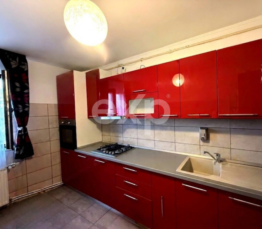 Apartament 3 camere transformat în 2 | Etaj intermediar