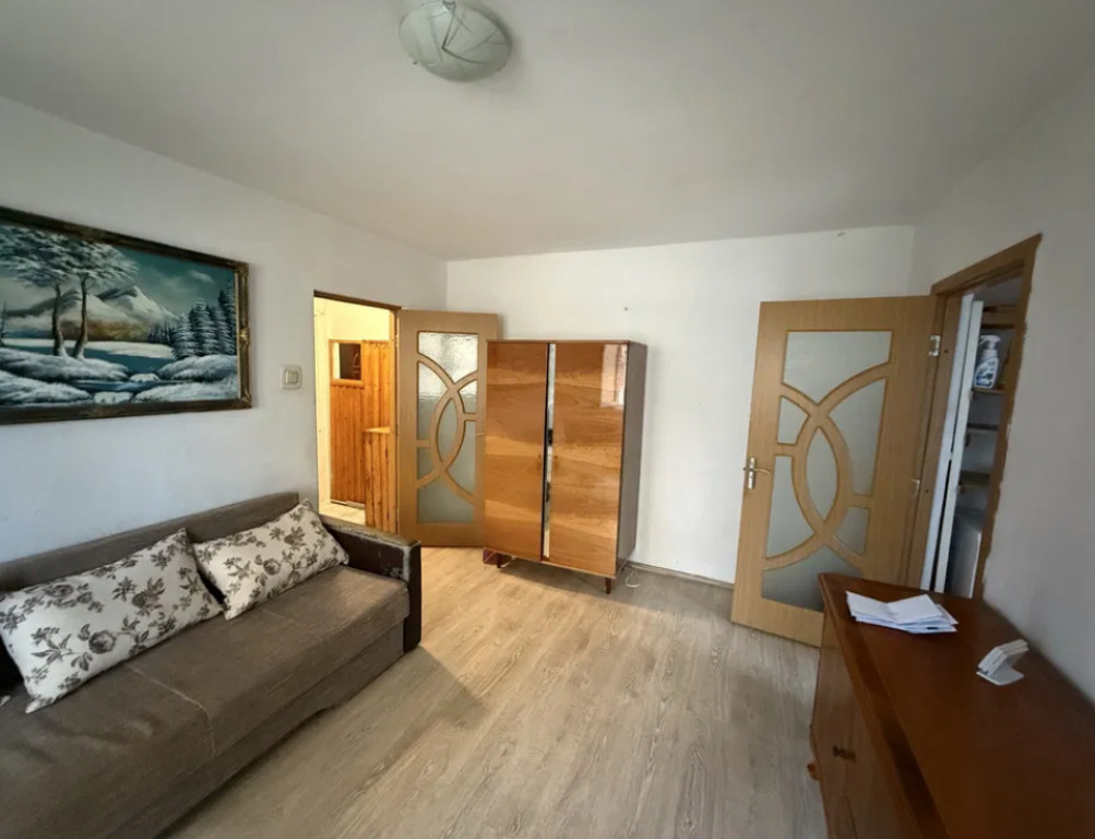 Apartament 2 camere, semidecomandat - zona Sacele