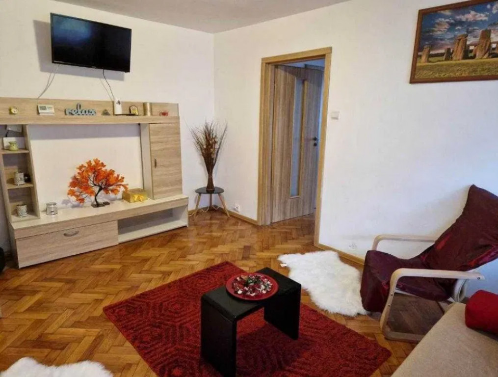 Apartament 2 camere, semidecomandat - Centrul Civic