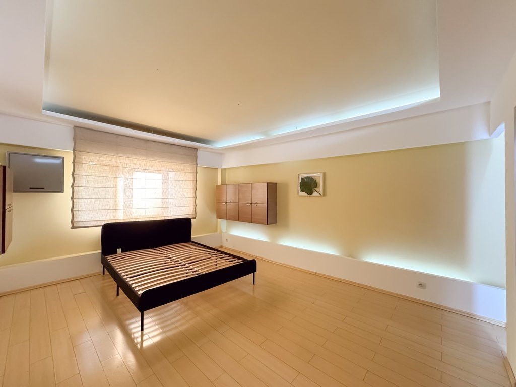 Apartament mare si spatios, cu centrala proprie. Unirii, Ner