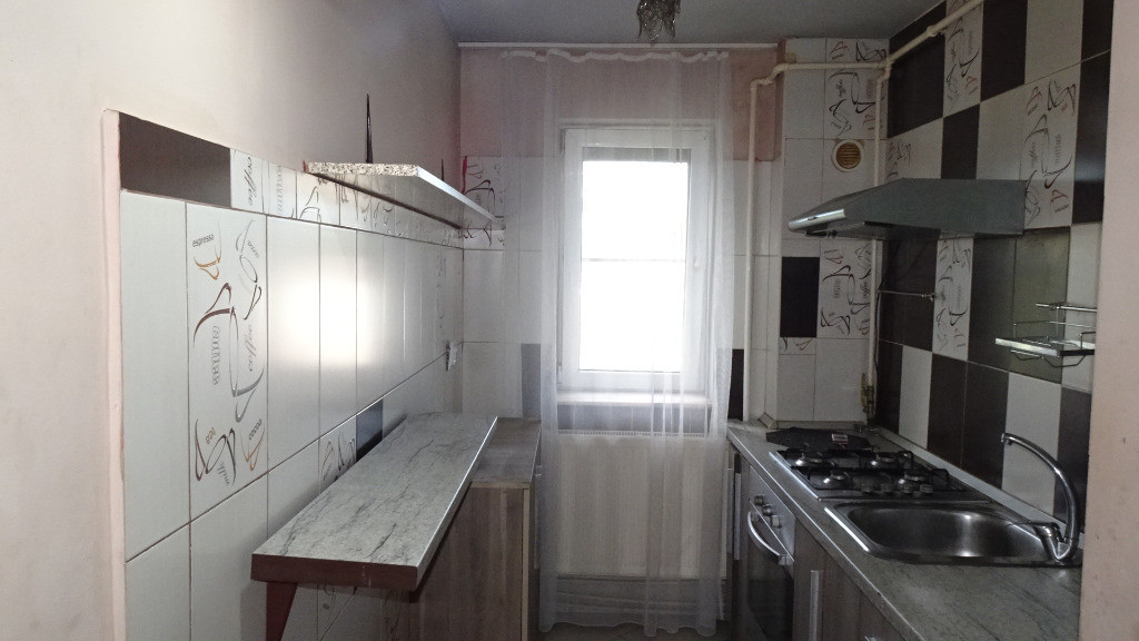 Inchiriez apartament 3 camere in Deva, zona Scarisoara, etaj 2,
