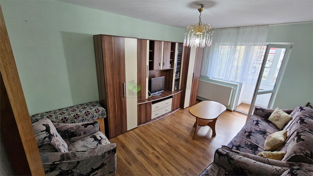 Apartament 3 camere zona Judetean mobilat-utilat 400 Euro