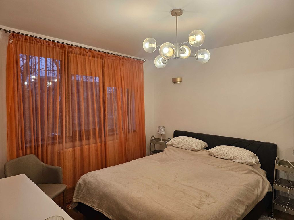 Vanzare - apartament 3 camere mobilat, etaj 2, Tiglina 1,...