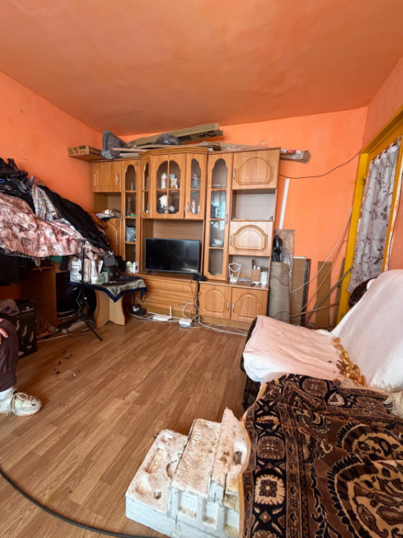 Apartament 2 camere, 40 mp, etajul 1, cu centrala, zona Crai