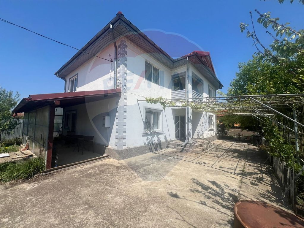 Casă 6 camere Jorasti