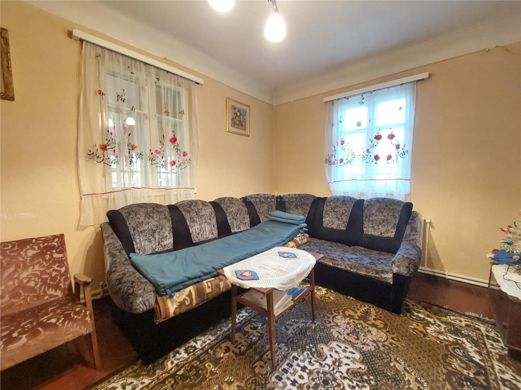 Casa P 1, 5 camere, 150 mp, teren 3815 mp, Zoresti, com. Ver