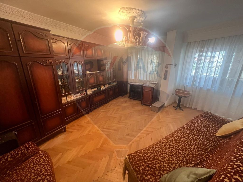 Apartament 3 camere în zona Brailei