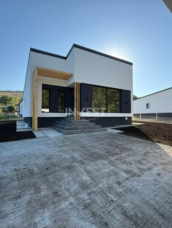 CASA INDIVIDUALA,500 mp teren,4 CAMERE, 2 BAI SI POD,VALEA A