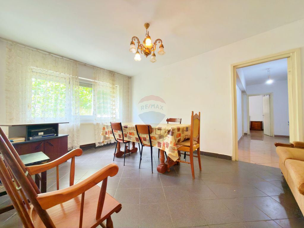 Apartament 3 camere, parter, centrală proprie – Aurel ...
