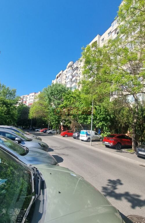 Apartament 4 camere, centrală proprie, parcare, 5 min