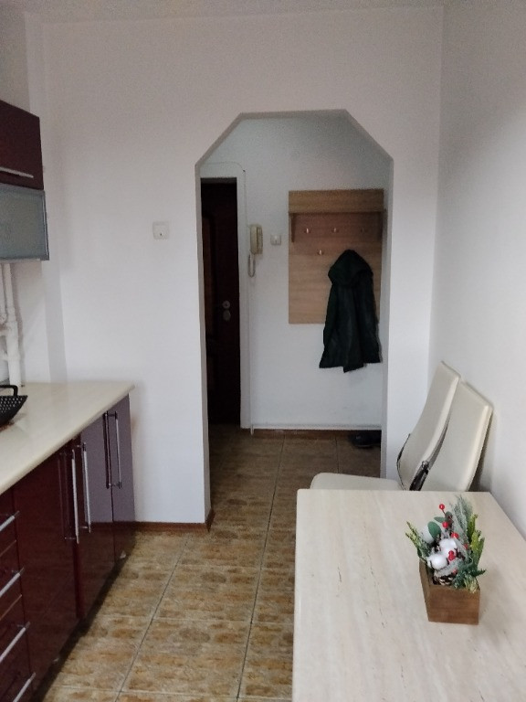 Închiriez apartament 2 camere Cantacuzino