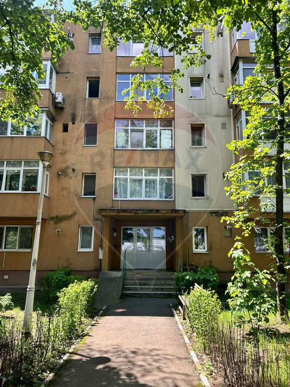 Casă / Vilă cu 4 camere de vânzare în zona Gheorghe Doja