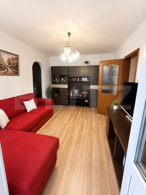 Apartament 3 camere, 64 mp, mobilat, cu garaj și boxă în