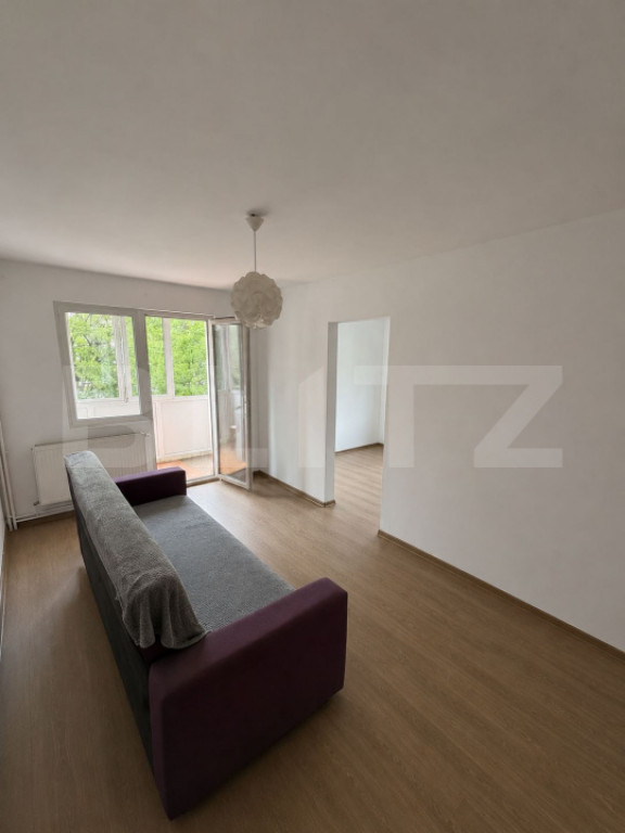 Apartament 3 camere semidecomandat, 50 mp, etaj 2, zona Damb