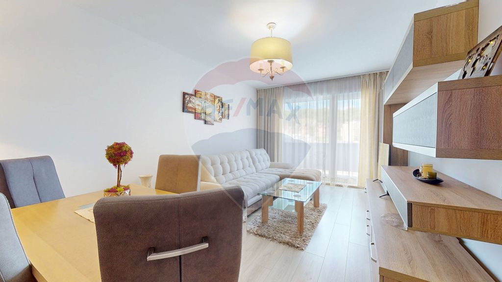 2 camere in Racadau cu priveliste spre Tampa si loc parca...