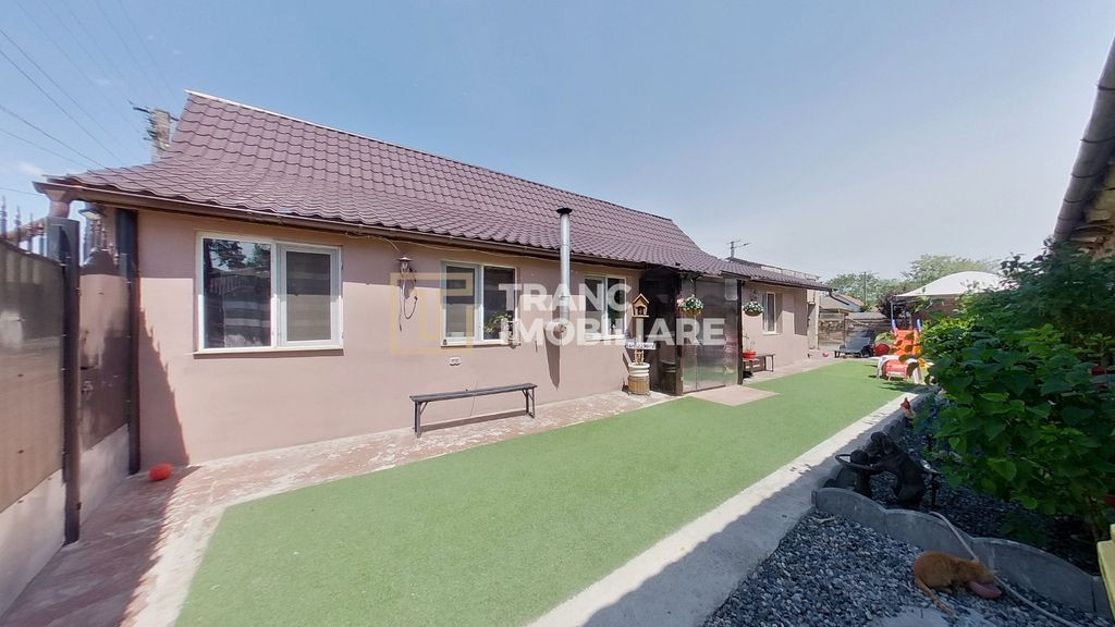 Casă renovată la cheie cu 2 camere în Pecica