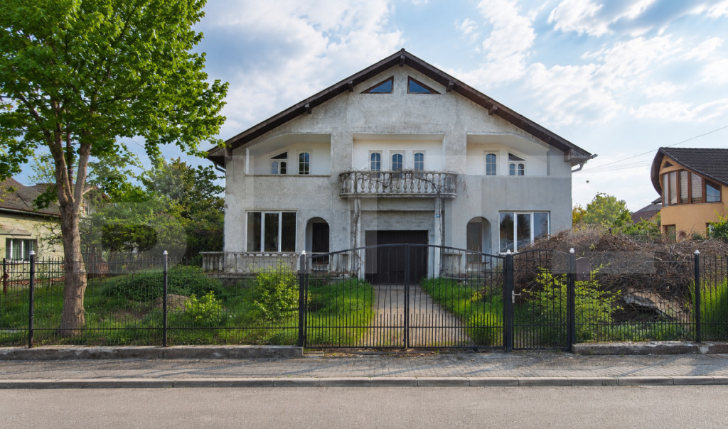 Casă spațioasă de vânzare — Calea Moldovei, zonă rezi
