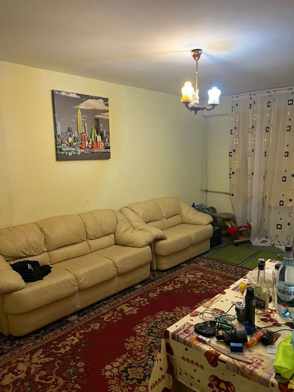De vanzare apartament 3 camere Micro 16, etaj 4/4, 65.000...