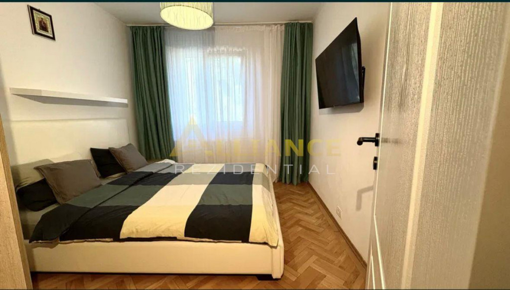 {Piata Sudului} {3 camere} {Etaj 1}
