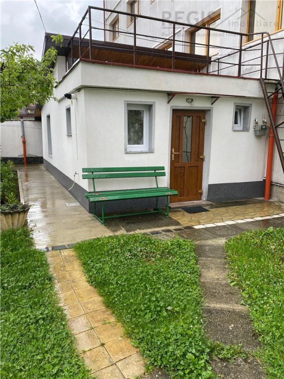 Garsoniera la casa cu curte proprie Centru