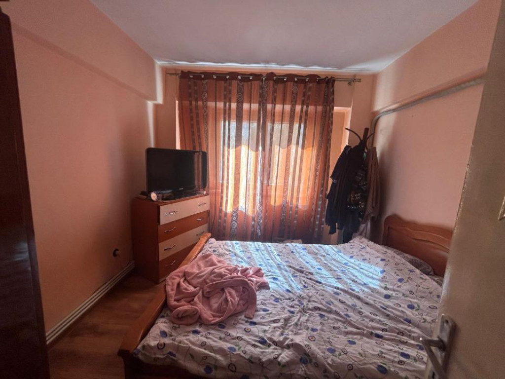 Etaj 1- Apartament 3 camere confort 1 decomandat, zona Obor.