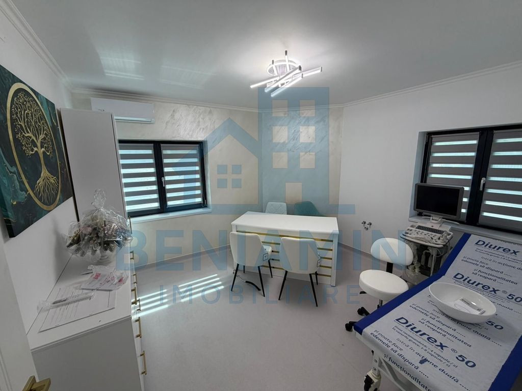 Spatiu modern cabinete medicale parter 50mp Toporasi Prom...