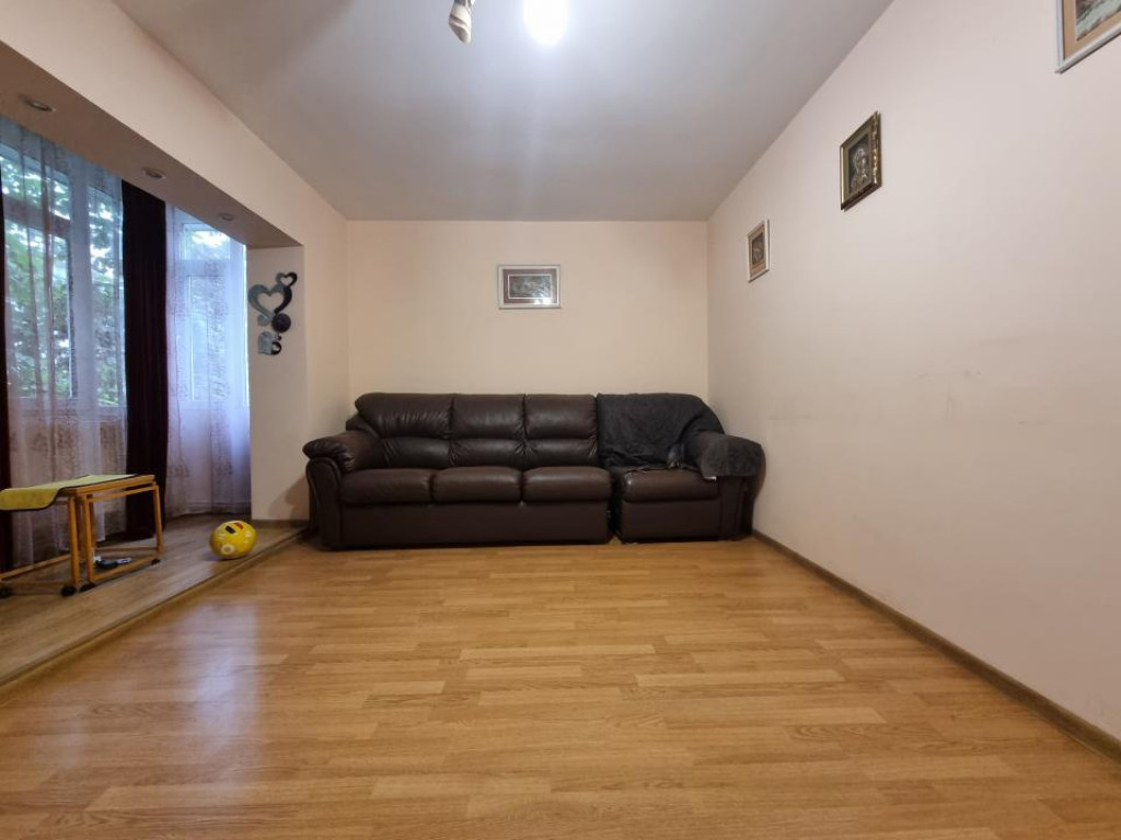 Apartament 3 camere la etajul 1, Arena Mall! De când îl a?