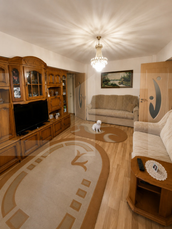 Apartament 3 camere de cartier Micalaca, zona 500