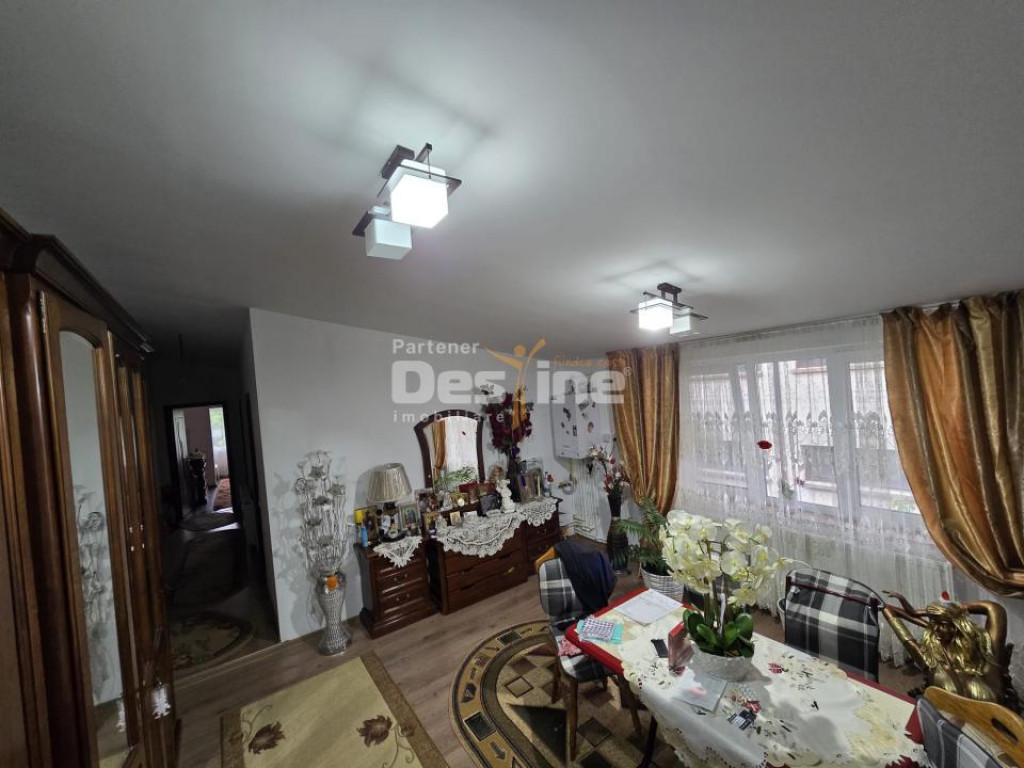 Casă Spațioasă Galata – 6 Camere, 240 mp Utili – Lân