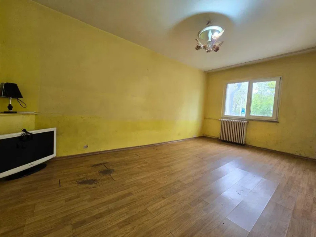 APARTAMENT 3 CAMERE-DECOMANDAT-ETAJ 1