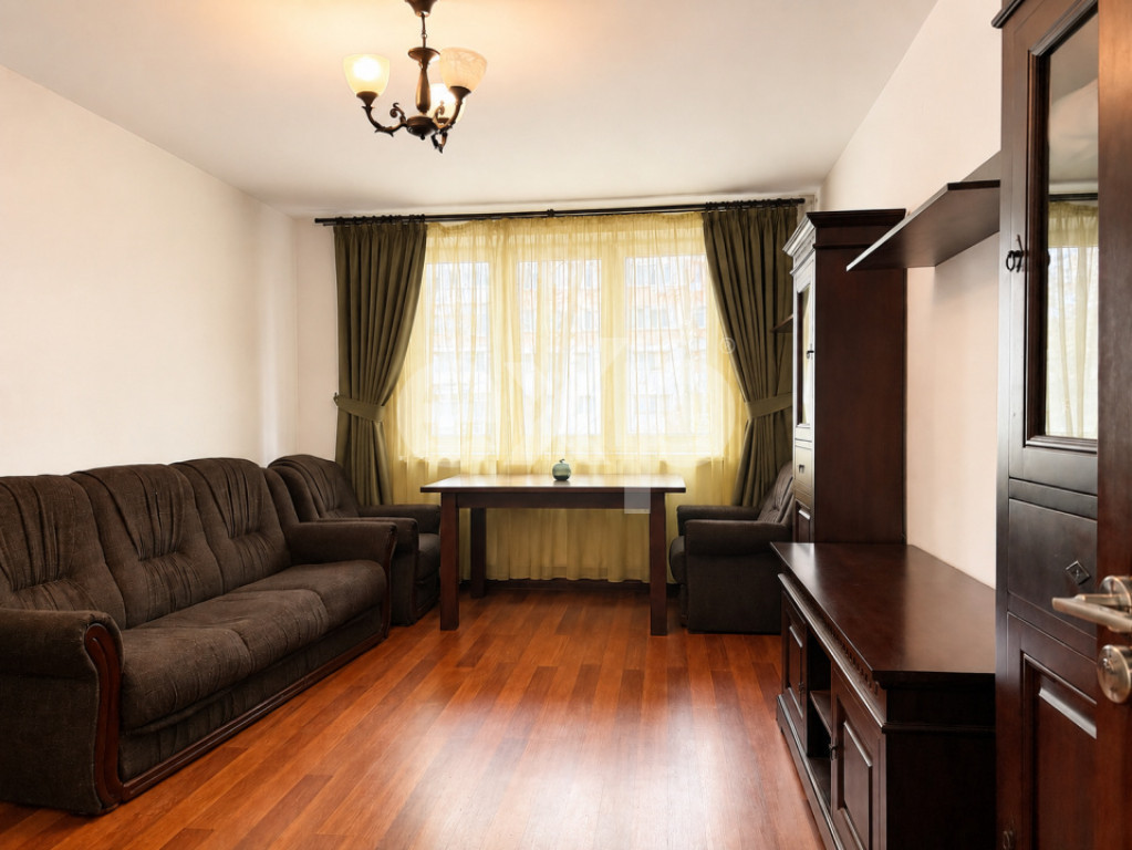 Apartament cu 3 camere decomandat de vânzare, etaj 1-Zona C