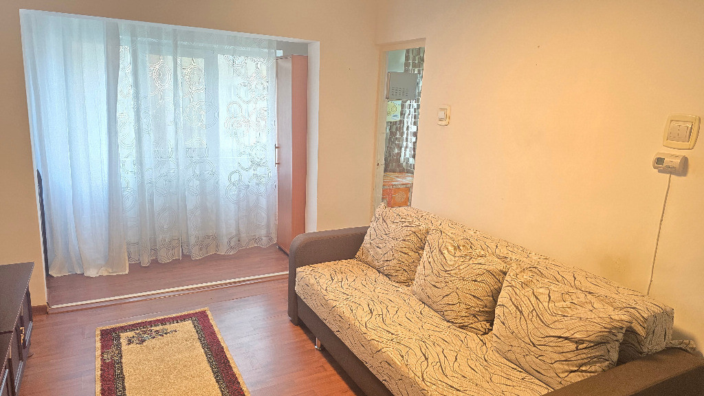 Inchiriez garsoniera in Deva, zona Eminescu (Bejan), etaj 3,